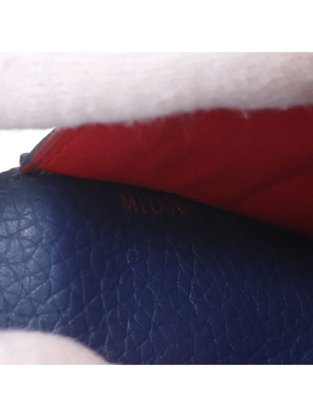 Louis Vuitton Cuir Taurillon Leather Portefeuille Capucines Wallet